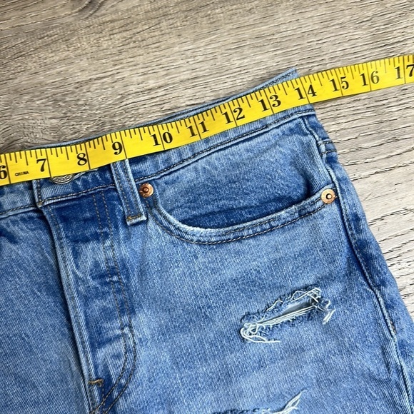 Levi’s High Rise Wedgie Straight Denim Shorts Distressed Light Wash Women’s 27 - Picture 6 of 10